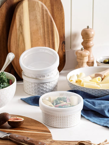 LE TAUCI ramekins with leakproof lids provide a secure seal for fridge or lunchbox.