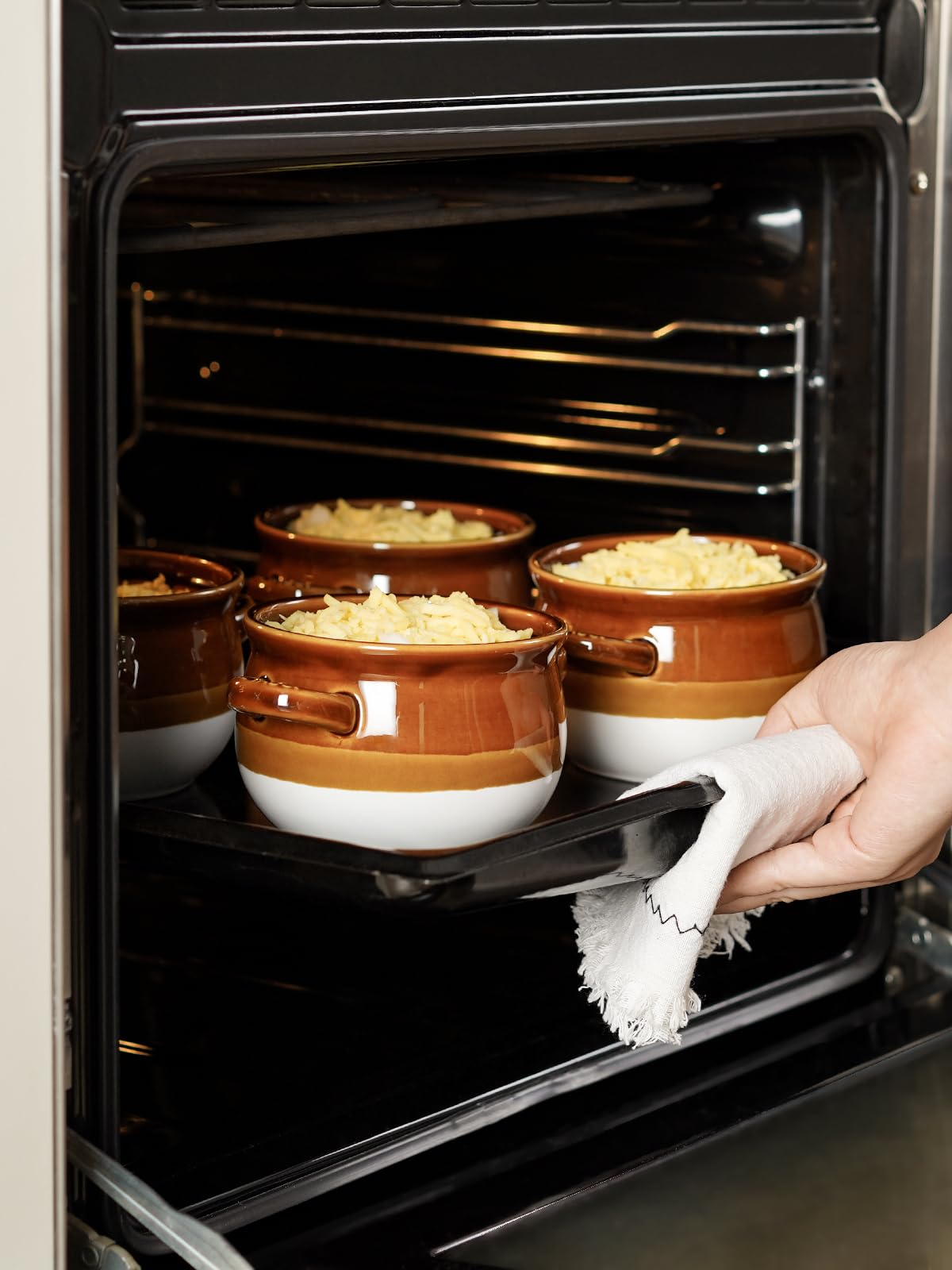 LE TAUCI Set of Four for versatile meal planning and shared meals.