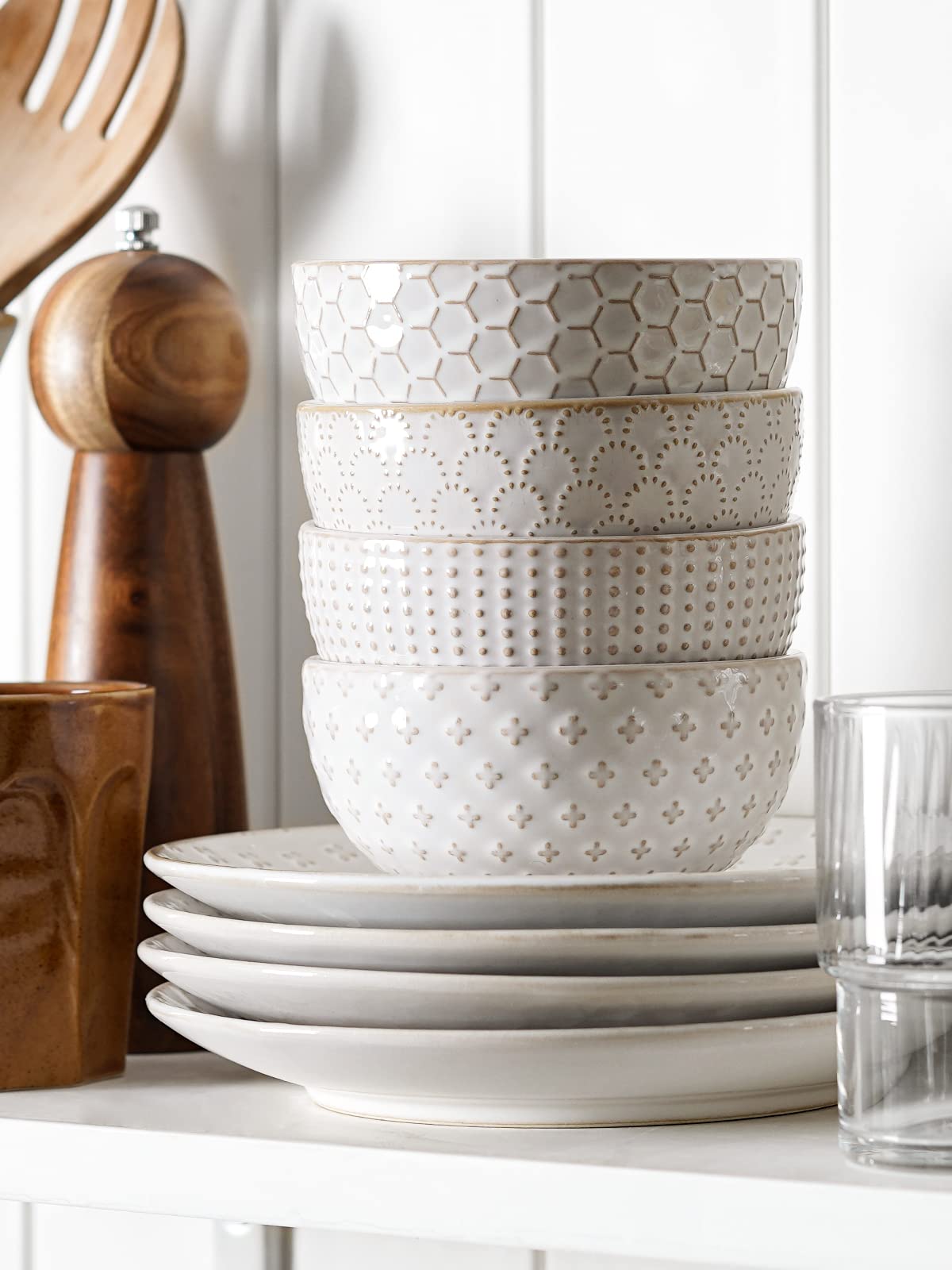LE TAUCI Arctic White bowls make a great housewarming gift.