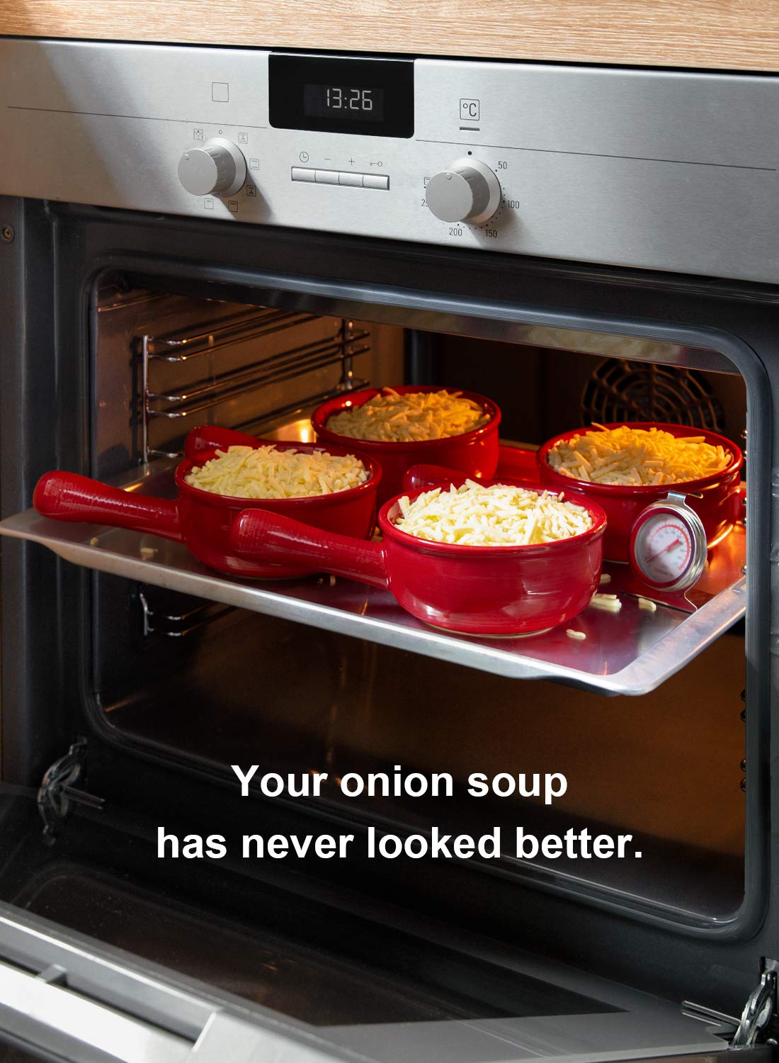 LE TAUCI bowls feature an easy-grip handle for safe oven-to-table transfer
