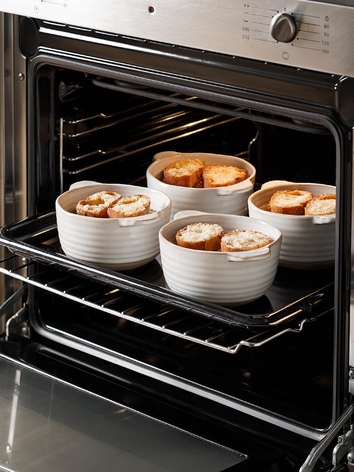 LE TAUCI Arctic White glaze on bowls for versatile daily meals