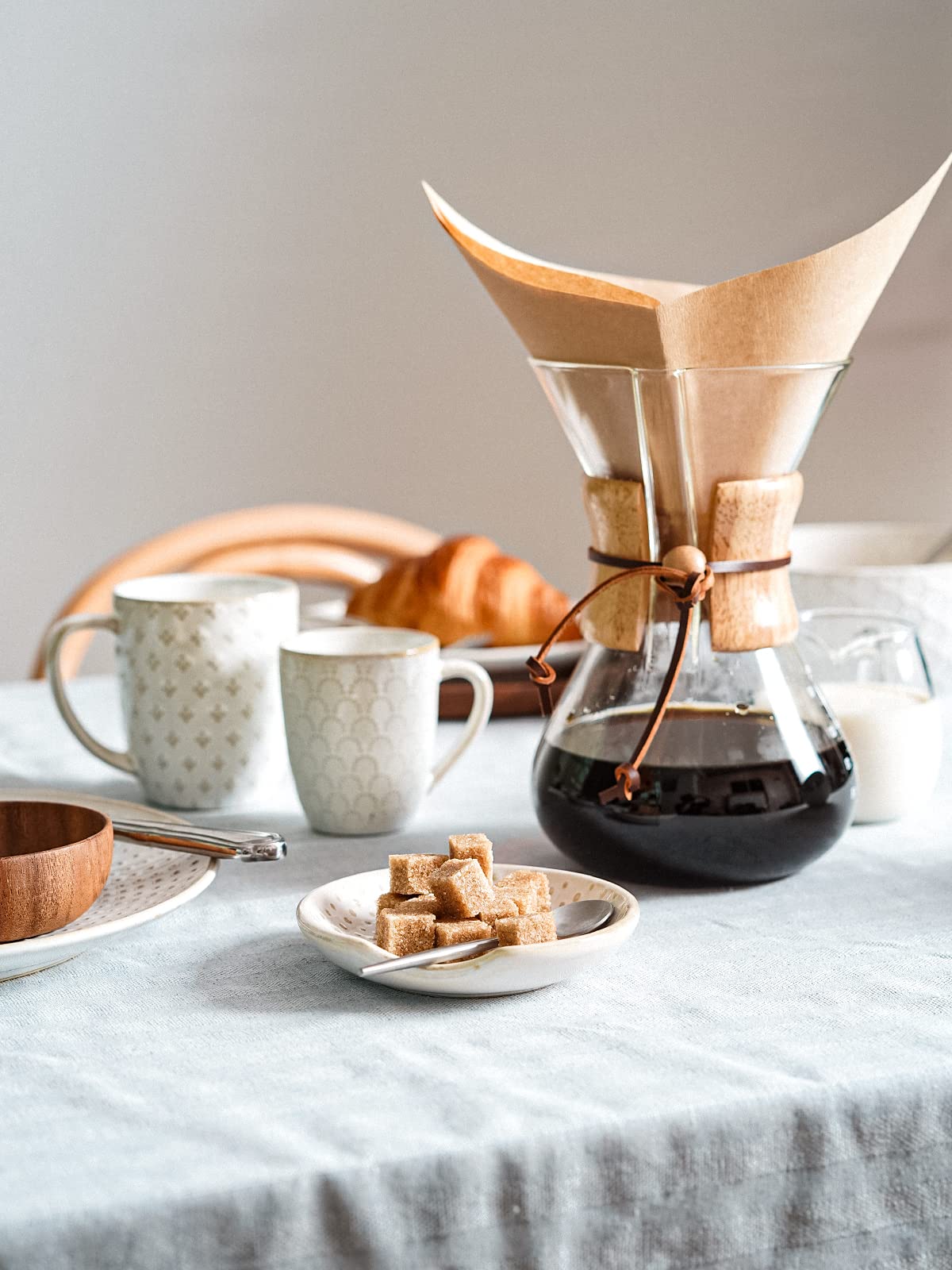 LE TAUCI spoon rest with swirls design adds decorative flair while catching drips
