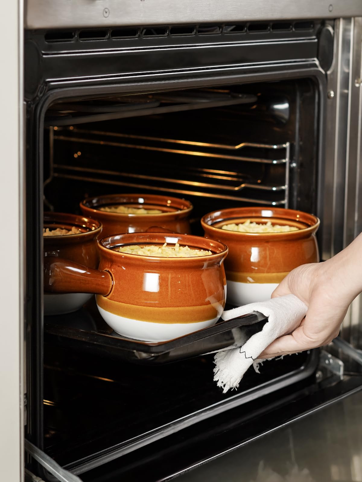 LE TAUCI stackable 4-piece set saves kitchen storage space.