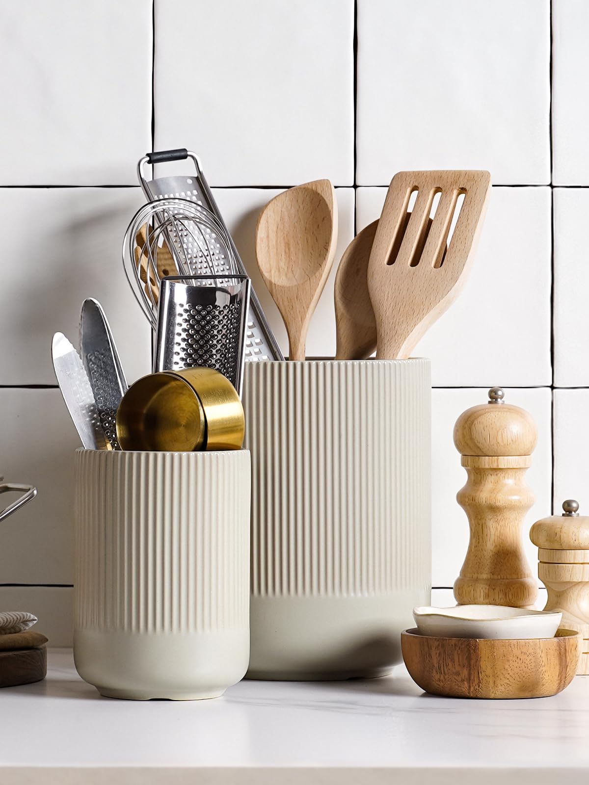 LE TAUCI ceramic texture closeup in oatmeal greige finish