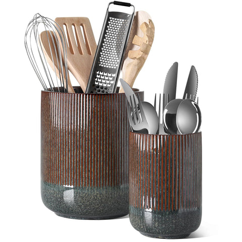 LE TAUCI large ceramic utensil holder keeping a clutter-free countertop.