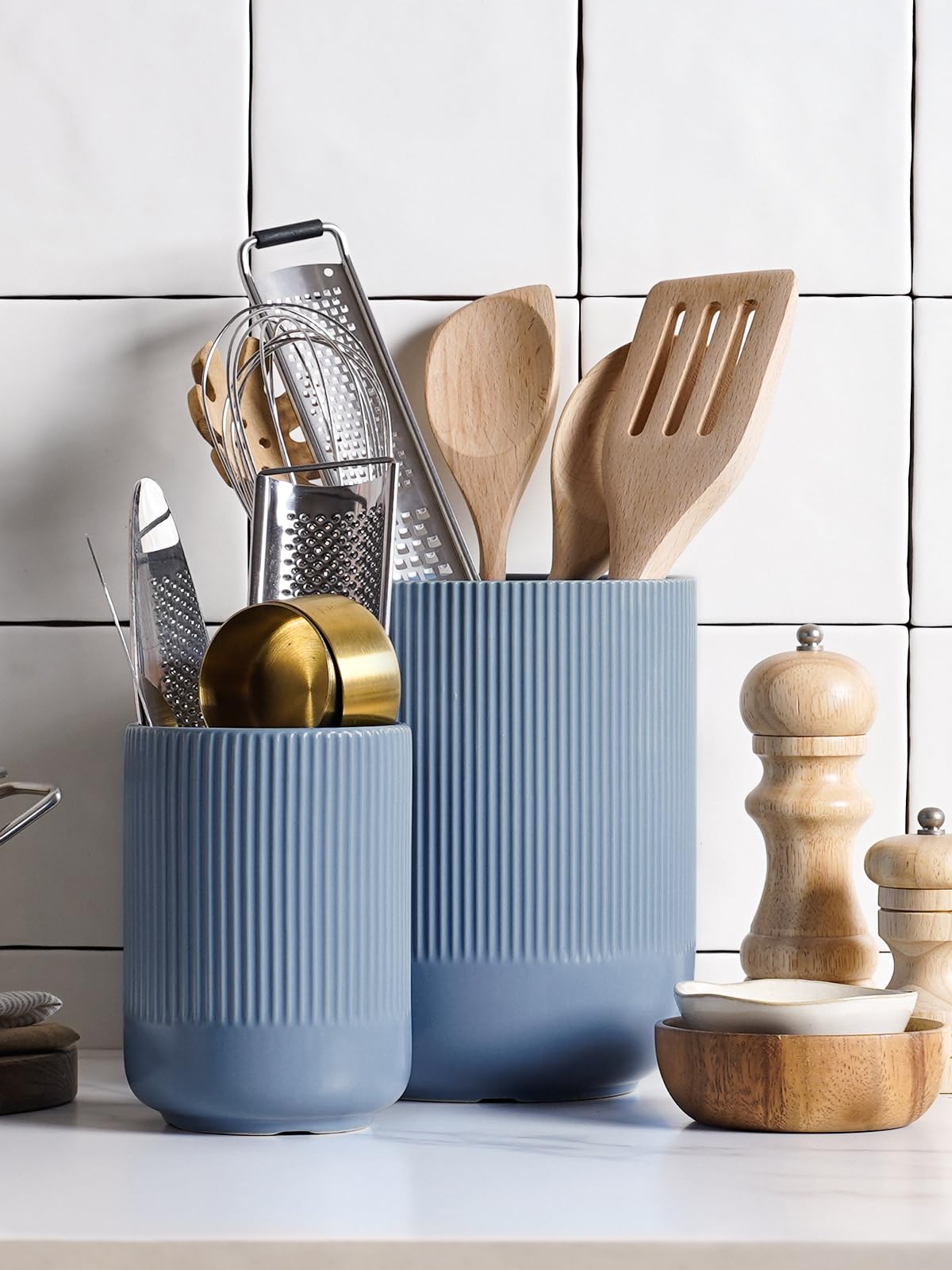 LE TAUCI Utensil Holder on kitchen counter, two piece set enhances organization