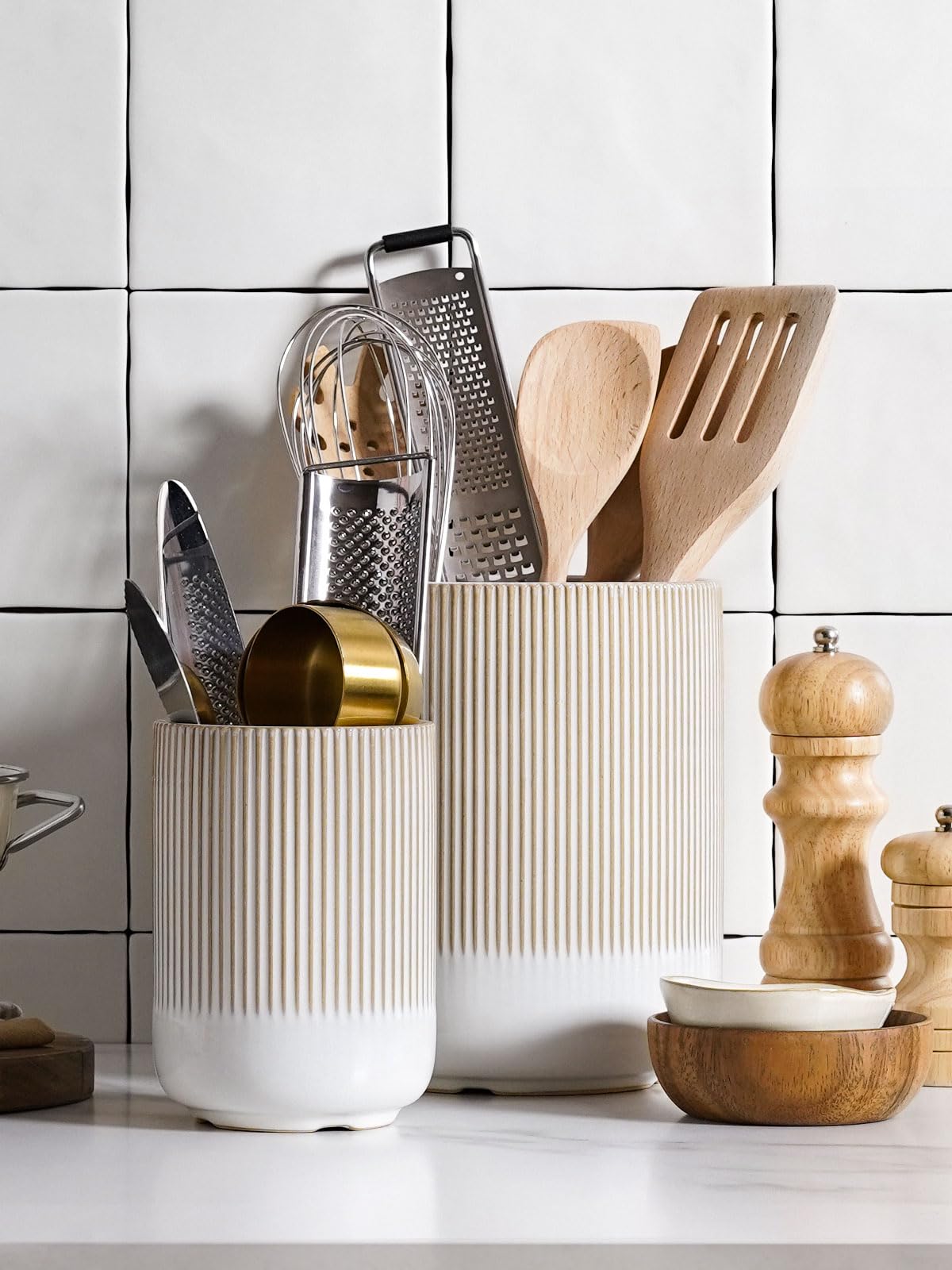 LE TAUCI small holder stores flatware neatly on counters