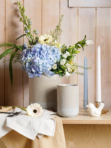 LE TAUCI sturdy ceramic construction provides stable utensil storage.