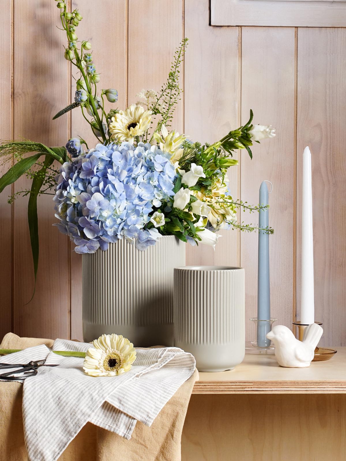 LE TAUCI ribbed fluted detail on utensil holder