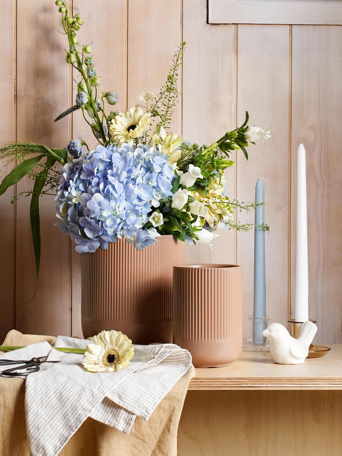 LE TAUCI weighted ceramic holder stays steady on counters.