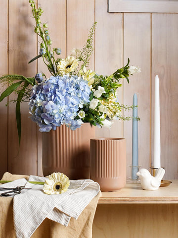 LE TAUCI weighted ceramic holder stays steady on counters.
