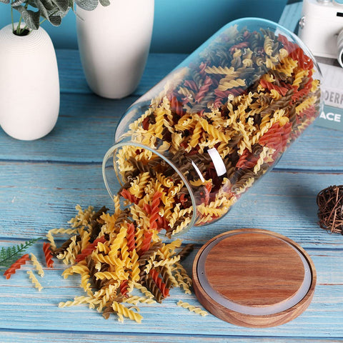 Leaves and Trees Y 1 gallon capacity stores bulk dry foods neatly.
