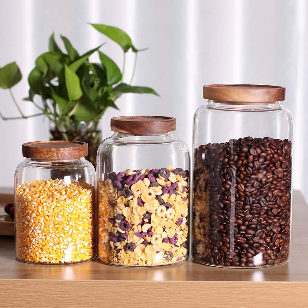 Leaves and Trees Y wide-opening jar for easy filling and cleaning.