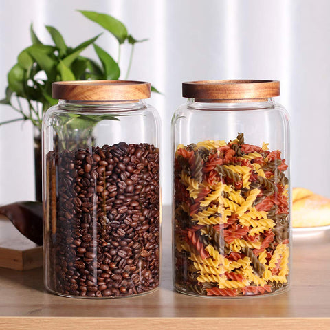Leaves and Trees Y transparent glass kitchen container shows contents while preserving freshness.