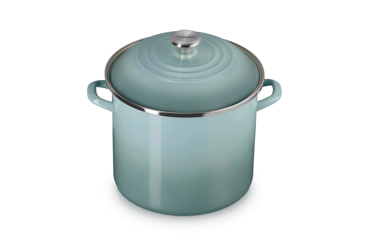 Le Creuset Sea Salt 12 qt stockpot, front view, fast boiling potential