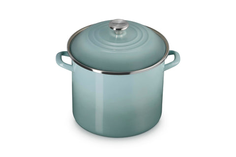 Le Creuset Sea Salt 12 qt stockpot, front view, fast boiling potential