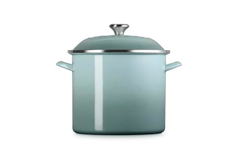 Le Creuset stockpot rim detail helps prevent chipping