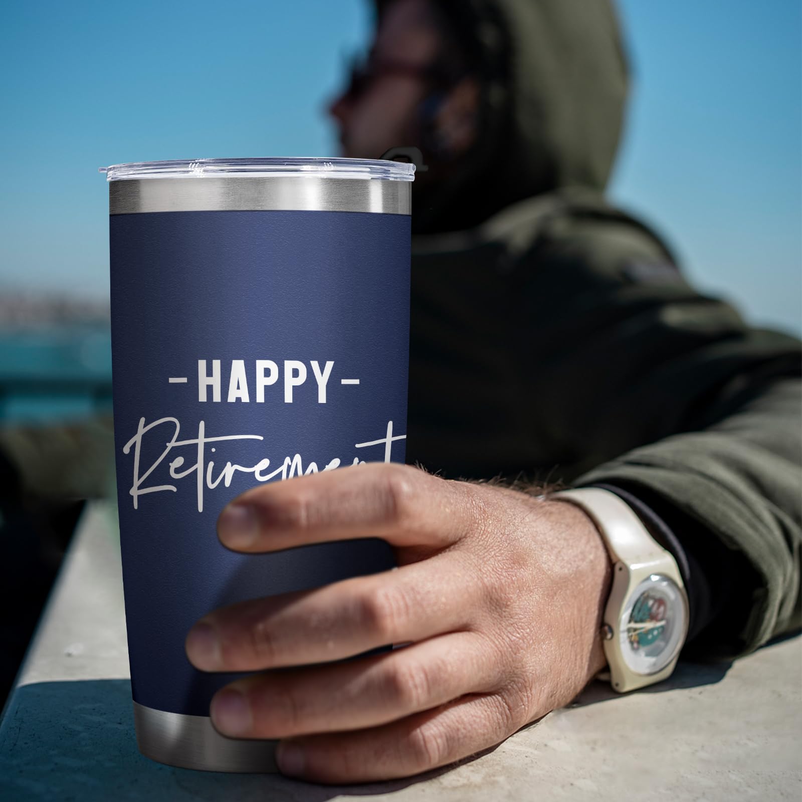 Leebbsin tumbler supports hot coffee or iced beverages during commutes.