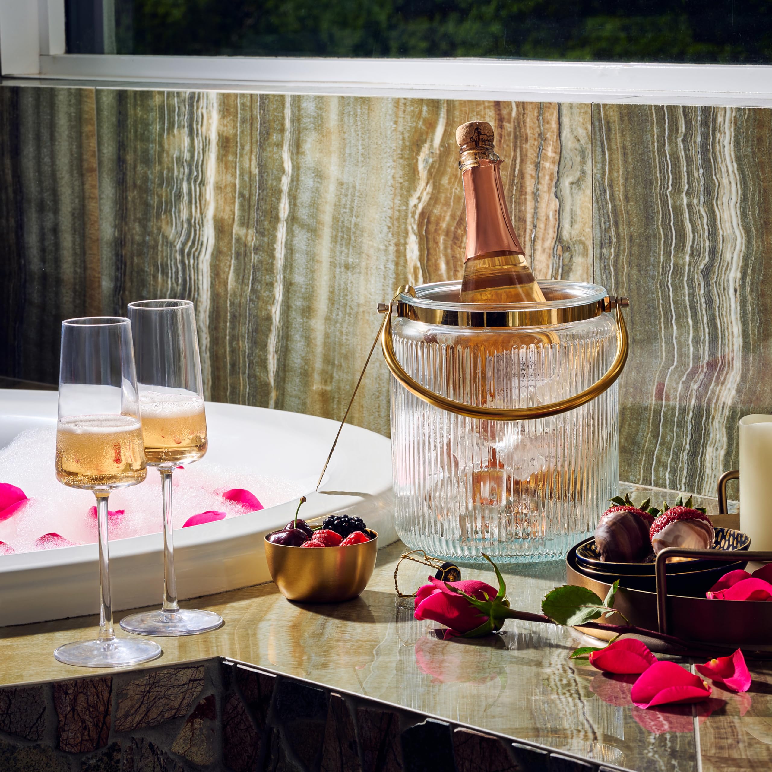 Le'raze hinged handles for easy transport from bar to table