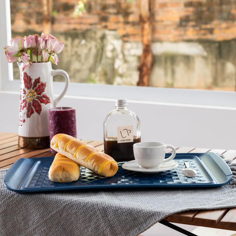 Trays with handles from LEHAHA for easy transport from grill to table