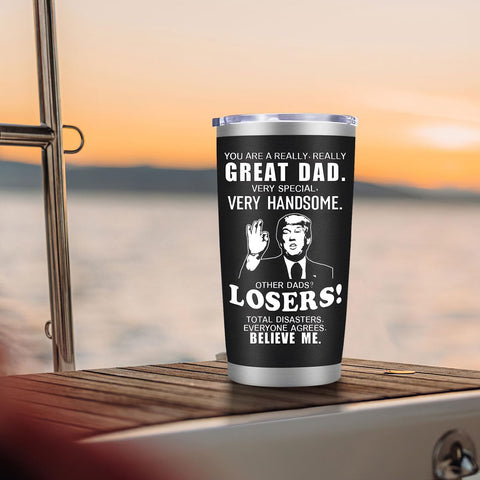 LEIOH 20oz tumbler mug black hands-holding, ideal for on-the-go hydration