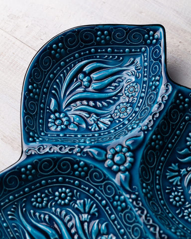 LEMOSE blue leaf pattern serving tray adds decorative charm to gatherings.