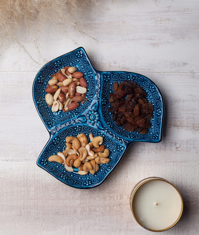 LEMOSE blue leaf pattern tray complements modern dinnerware and home decor.