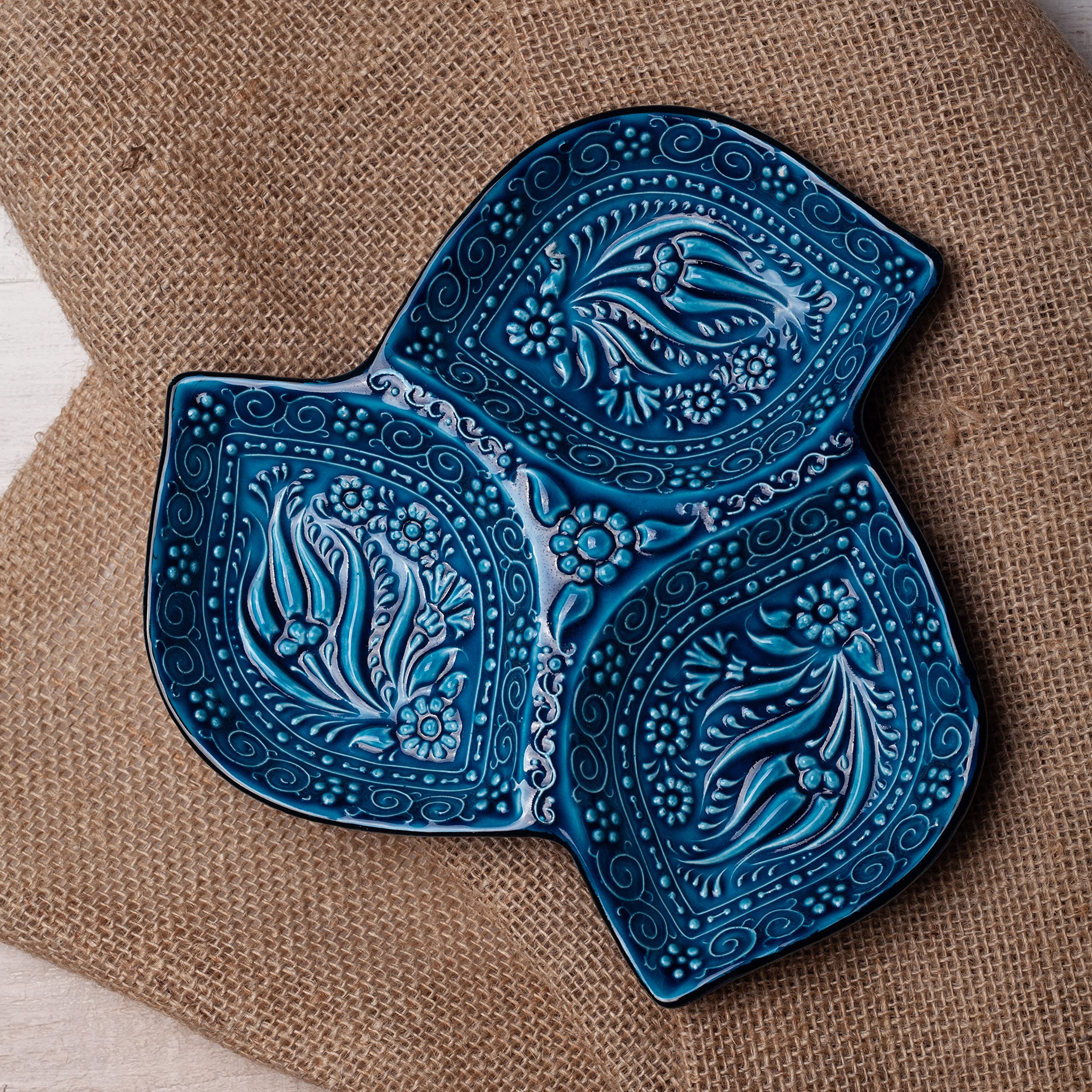 LEMOSE three-section dish helps keep foods separate and tidy.
