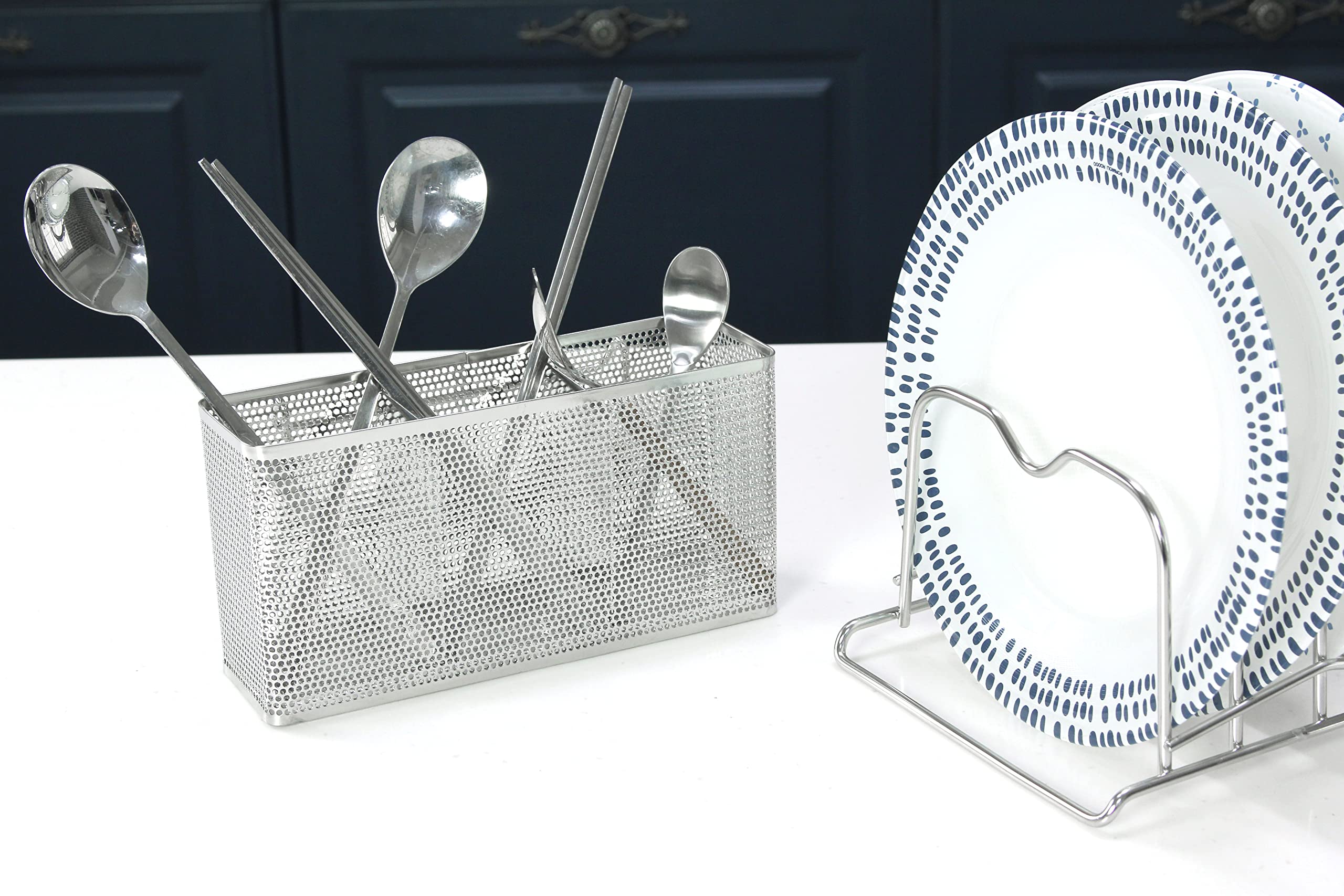 LENITH drain-hole design bottom aids quick drying and drainage.