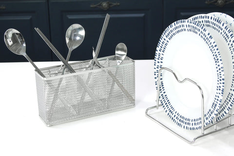 LENITH drain-hole design bottom aids quick drying and drainage.