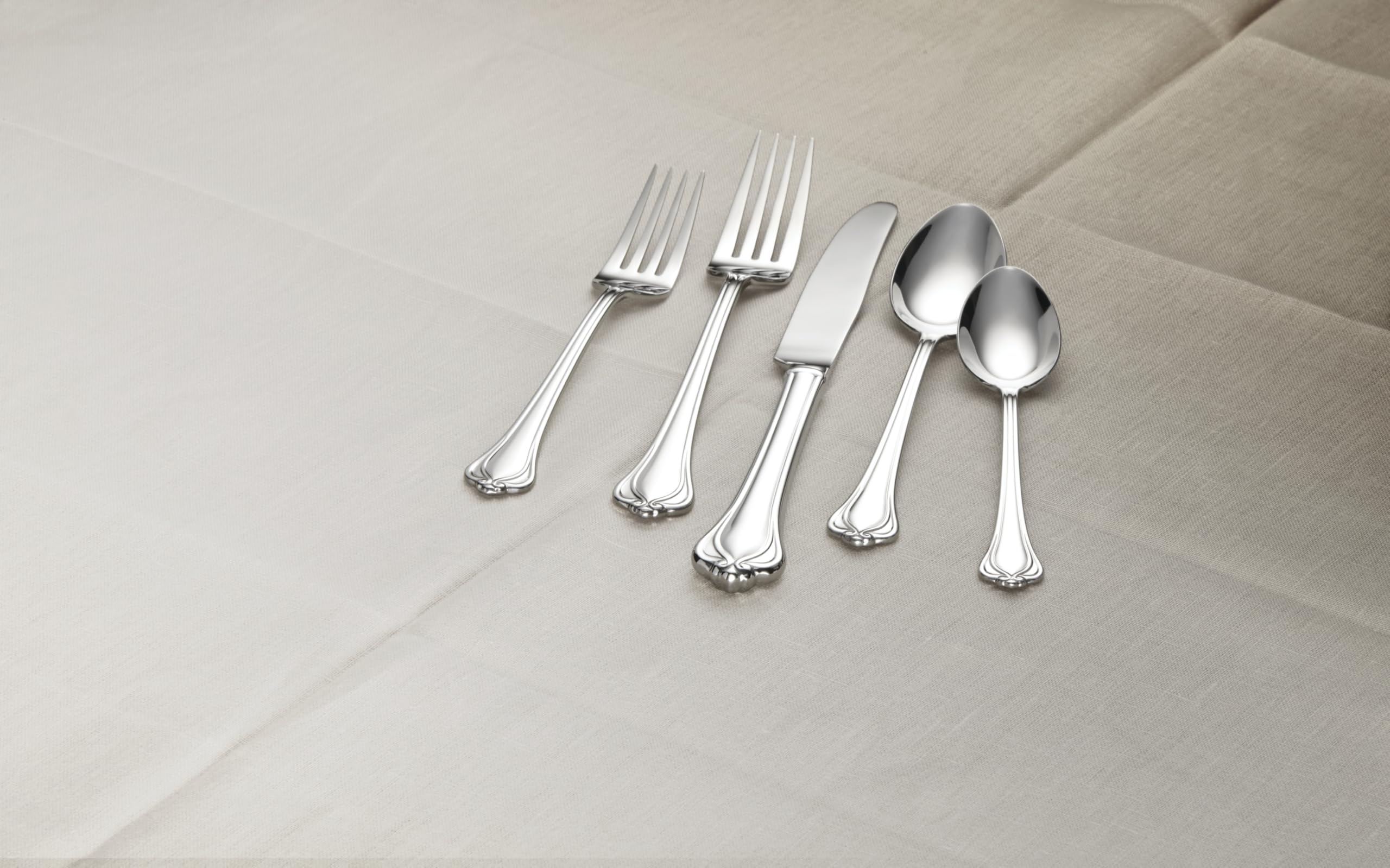 Lenox Alcott 12-place setting supports versatile dining arrangements.