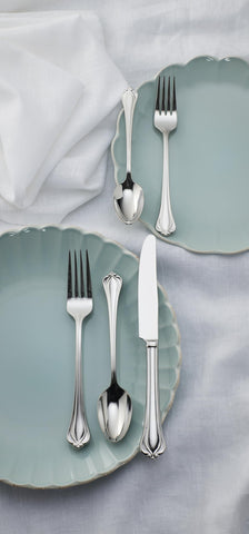 Lenox Alcott serves a 5-piece serving set for entertaining.