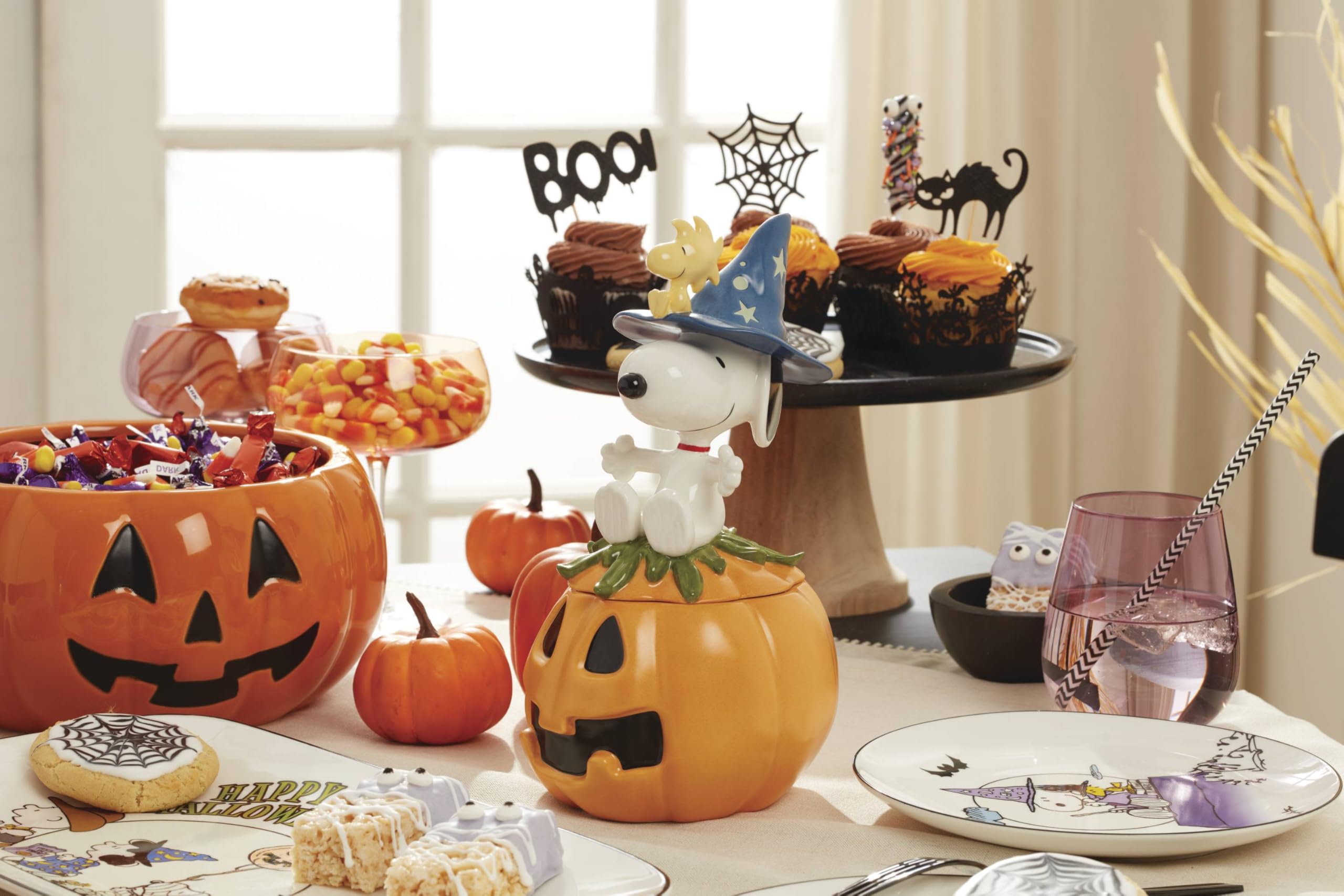 Lenox Great Pumpkin dish with Snoopy lid elevates autumn tablescapes.