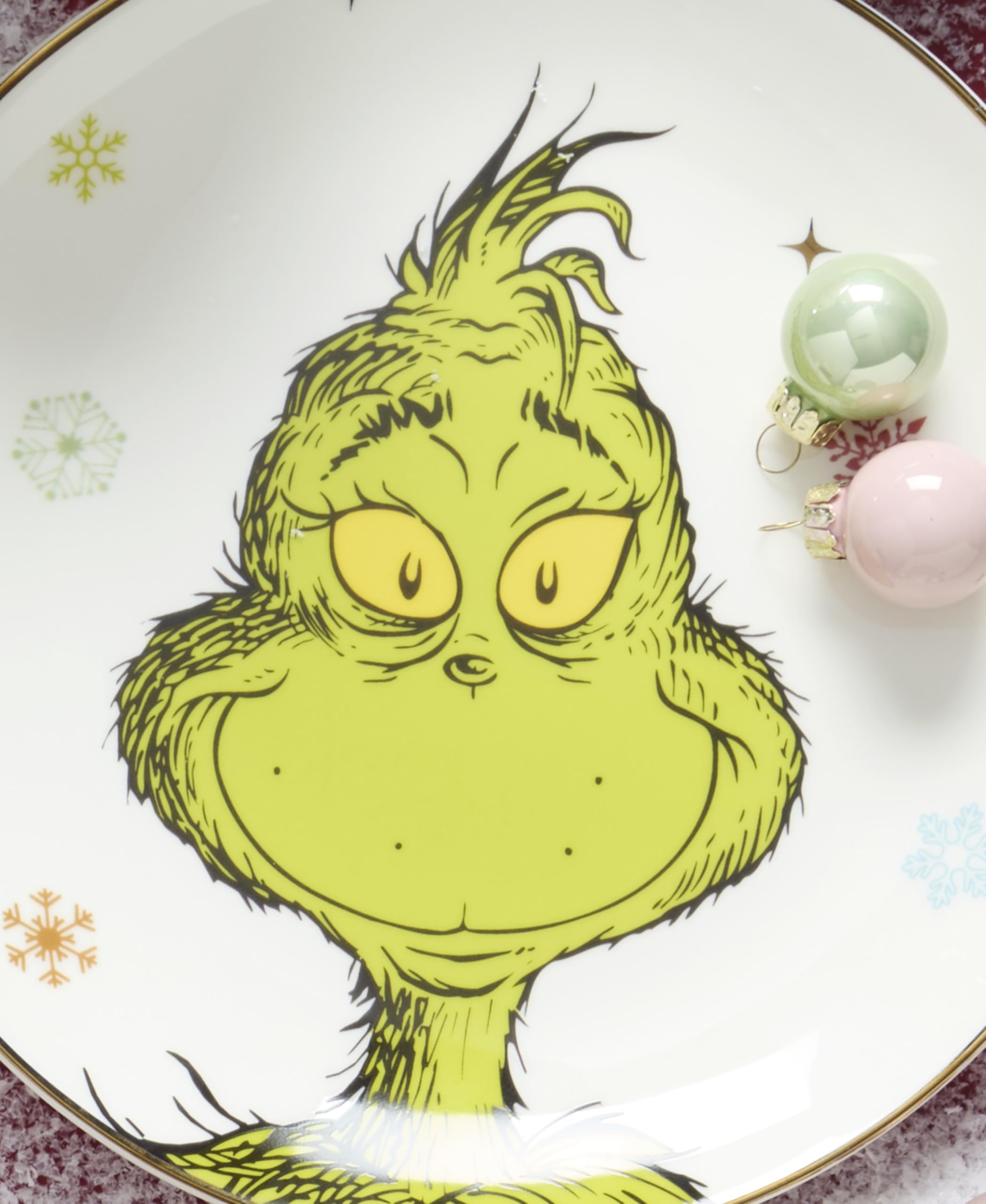 Lenox Merry Grinchmas accent plate Cindy Lou Who, adds character to seasonal meals.