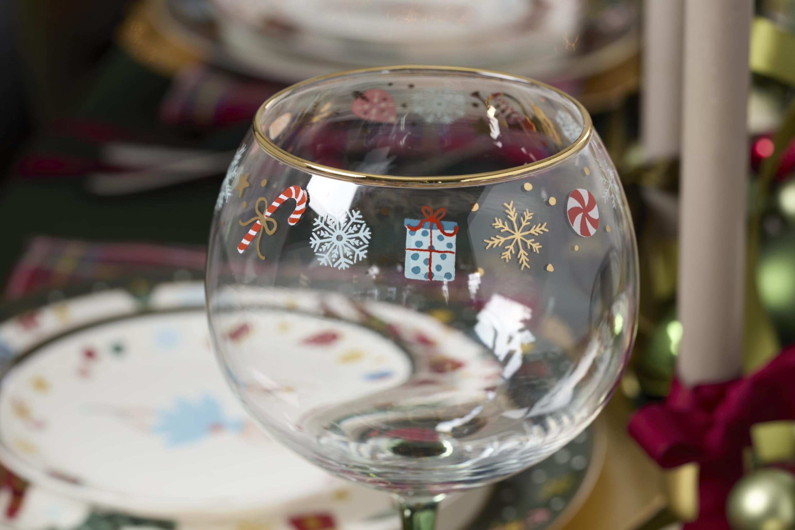 Lenox 898401 balloon wine glass close-up reveals delicate glass and detailed design.