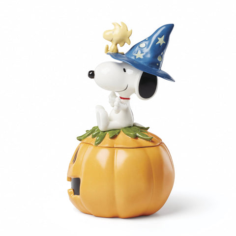 Close-up of removable Snoopy lid on Lenox candy dish.