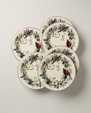 Lenox Winter Greetings plate highlights cardinal, chickadee, and nuthatch design.