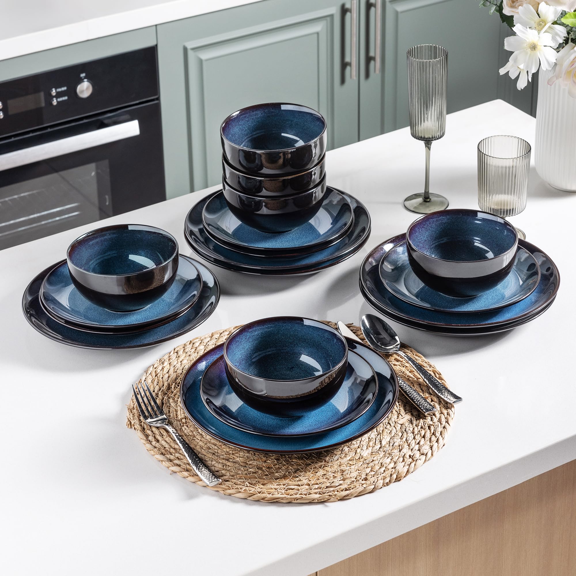 LERATIO blue soup bowl 26 oz offers generous capacity and everyday practicality.