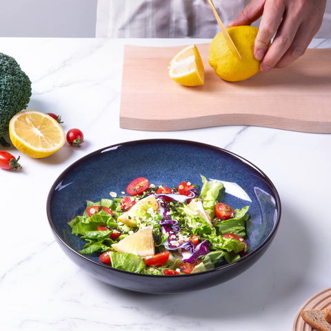LERATIO flat-bottom design bowls cut through sauces easily and rest steadily.