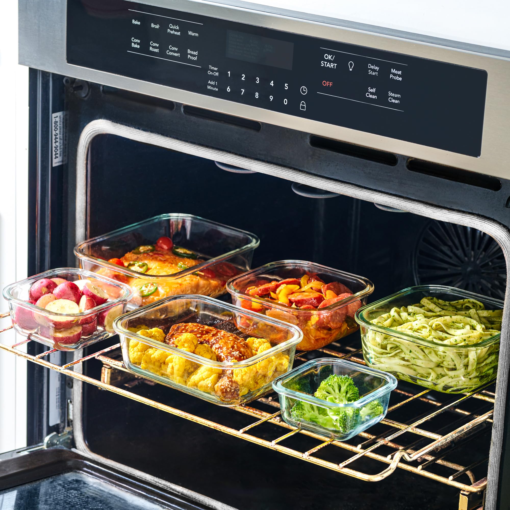 Le'raze 640ml rectangular container fits neatly on fridge shelves