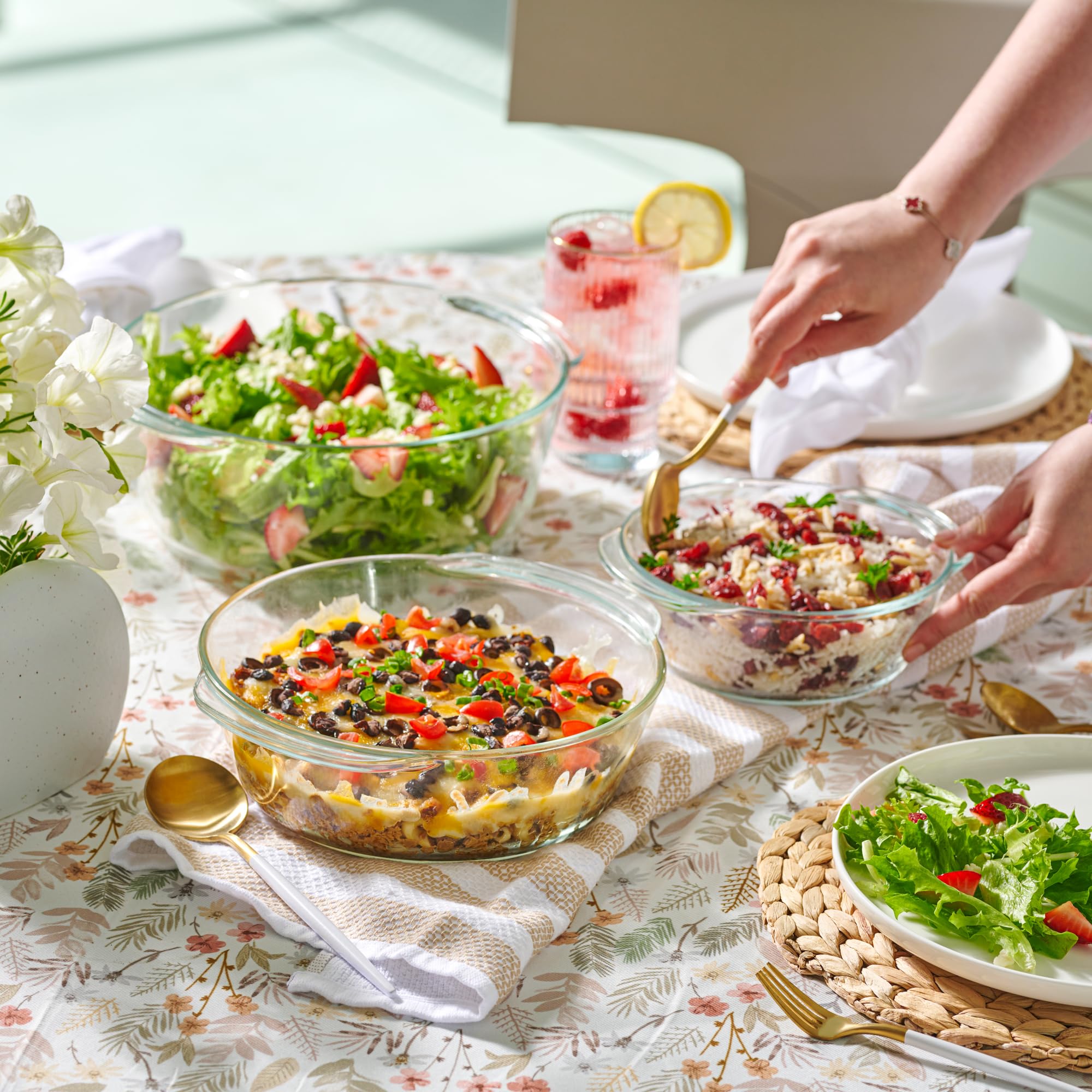 Le'raze dishwasher-safe glass dishes clean up quickly after use.