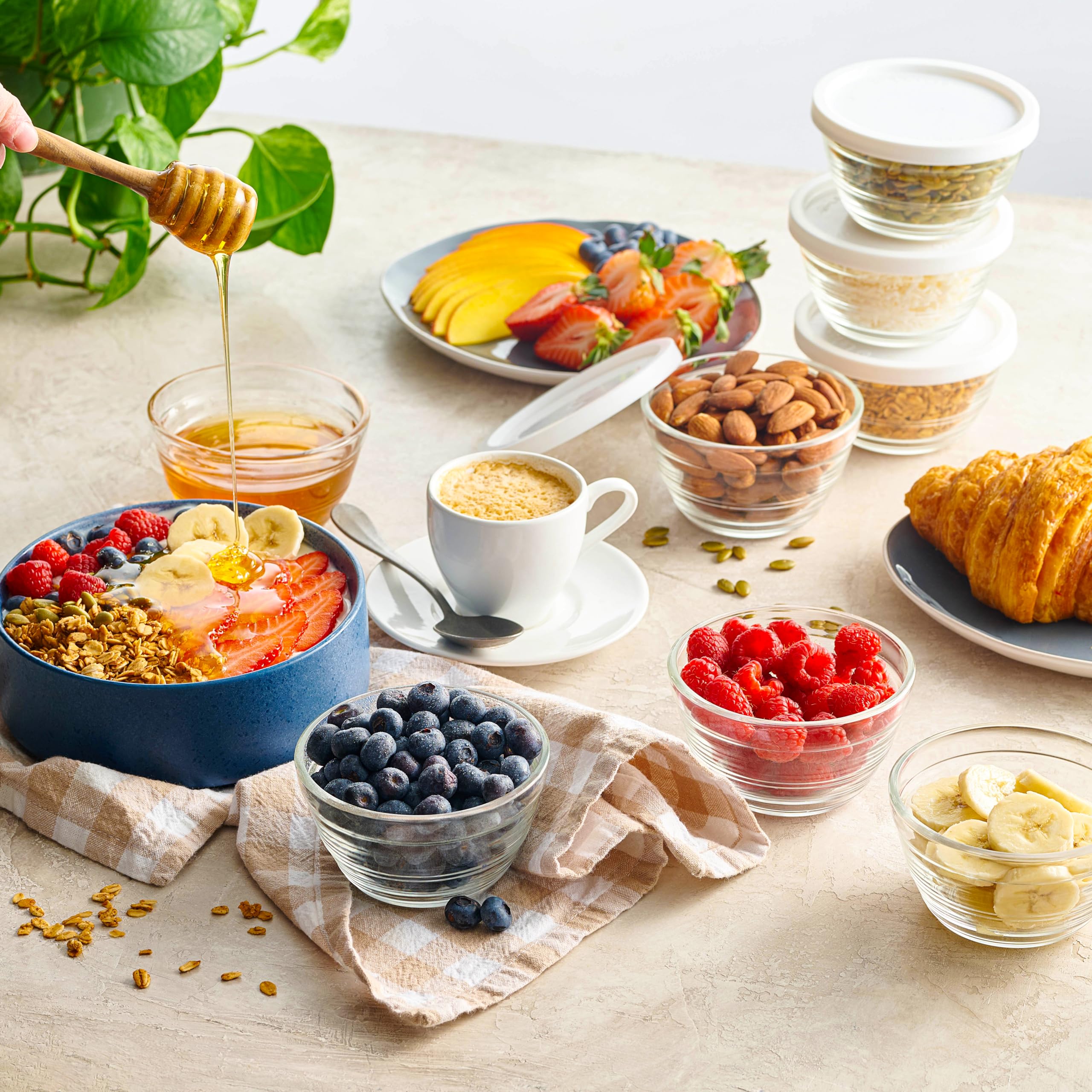 Le'raze dishwasher-safe bowls simplify cleanup after meals and snacks.