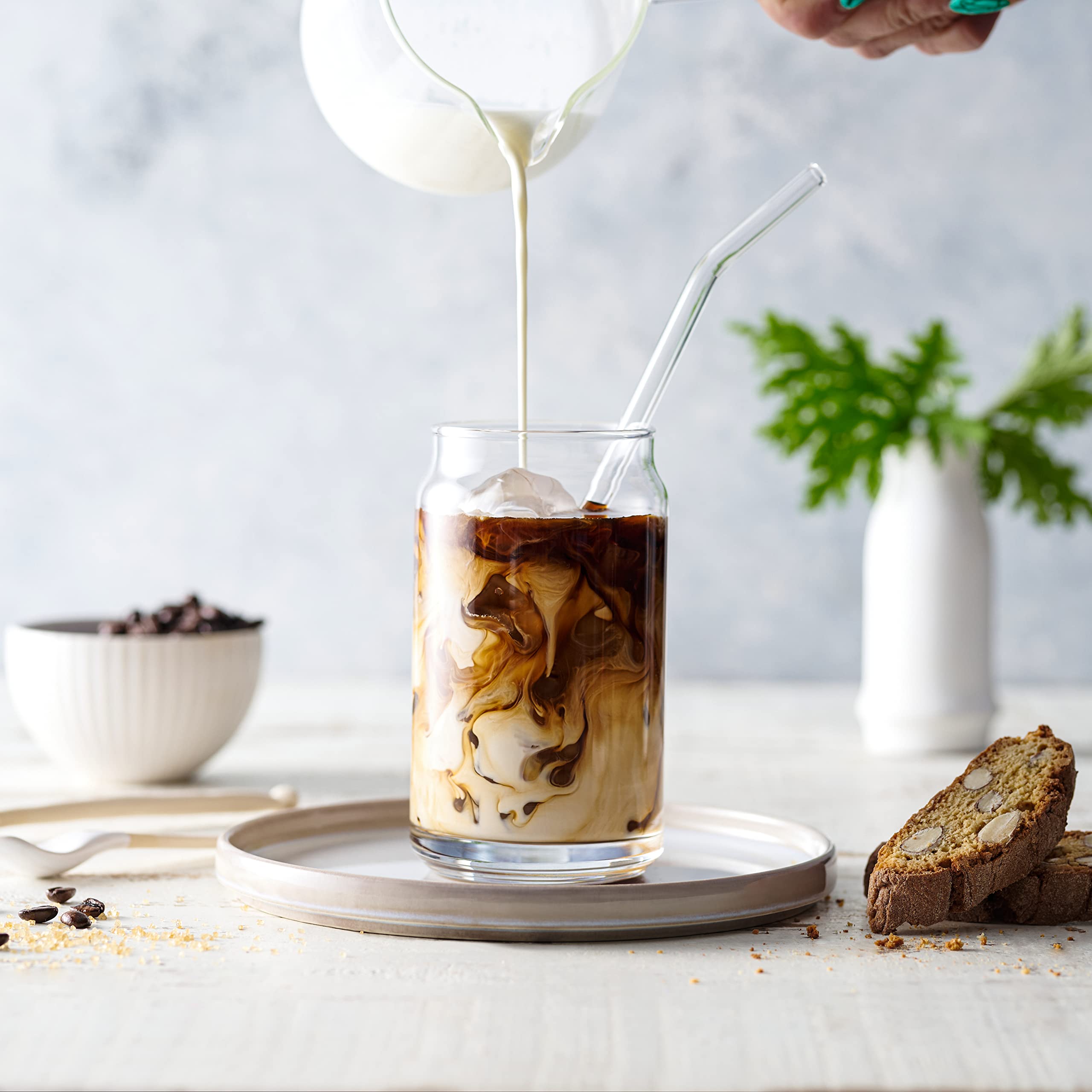 Le'raze 16oz iced coffee glass ideal for cold beverages on the go