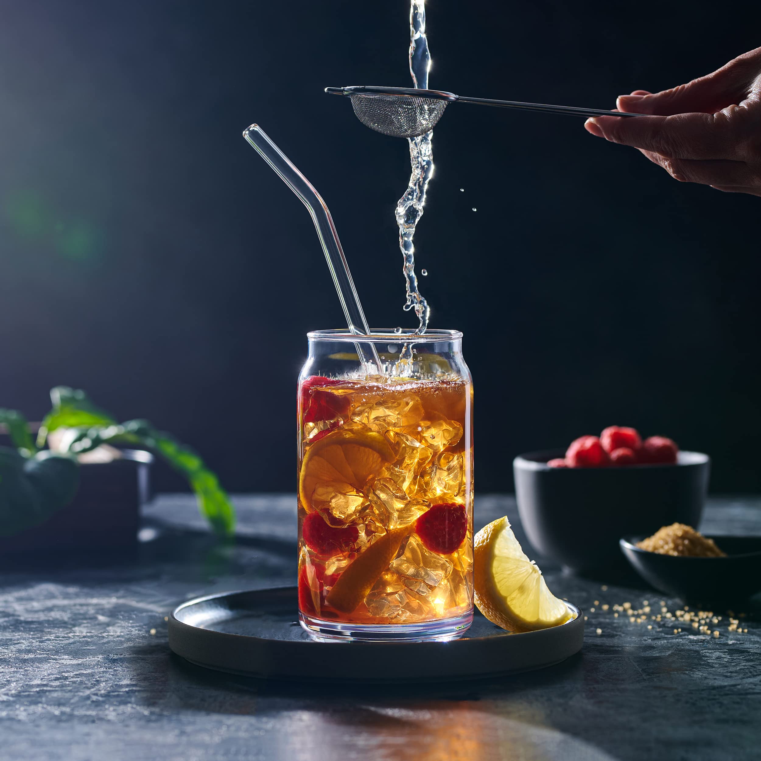 Le'raze glass set highlights included reusable straws for sipping and cleanup