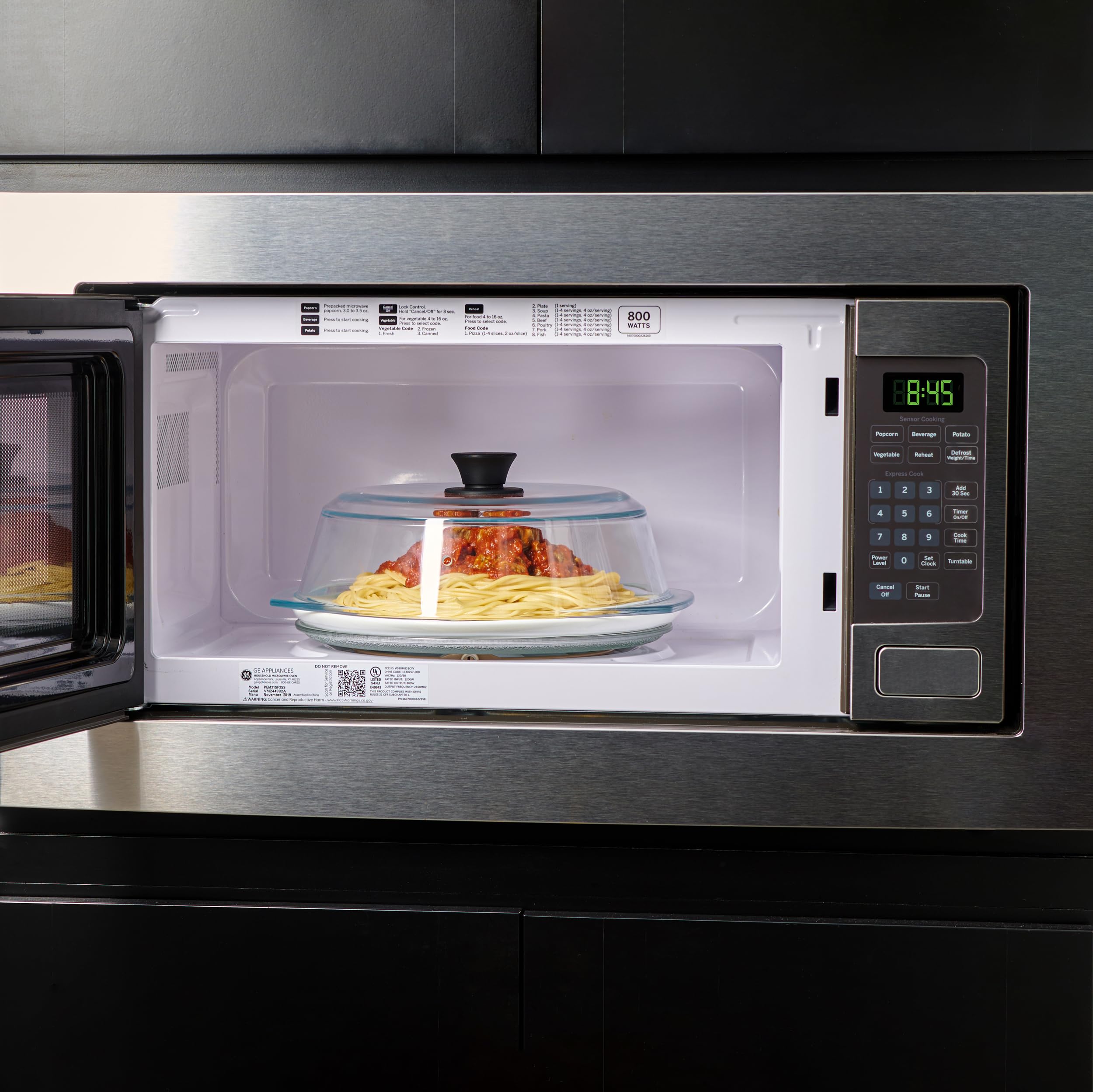 Le'raze kitchen essential microwave splatter guard in use