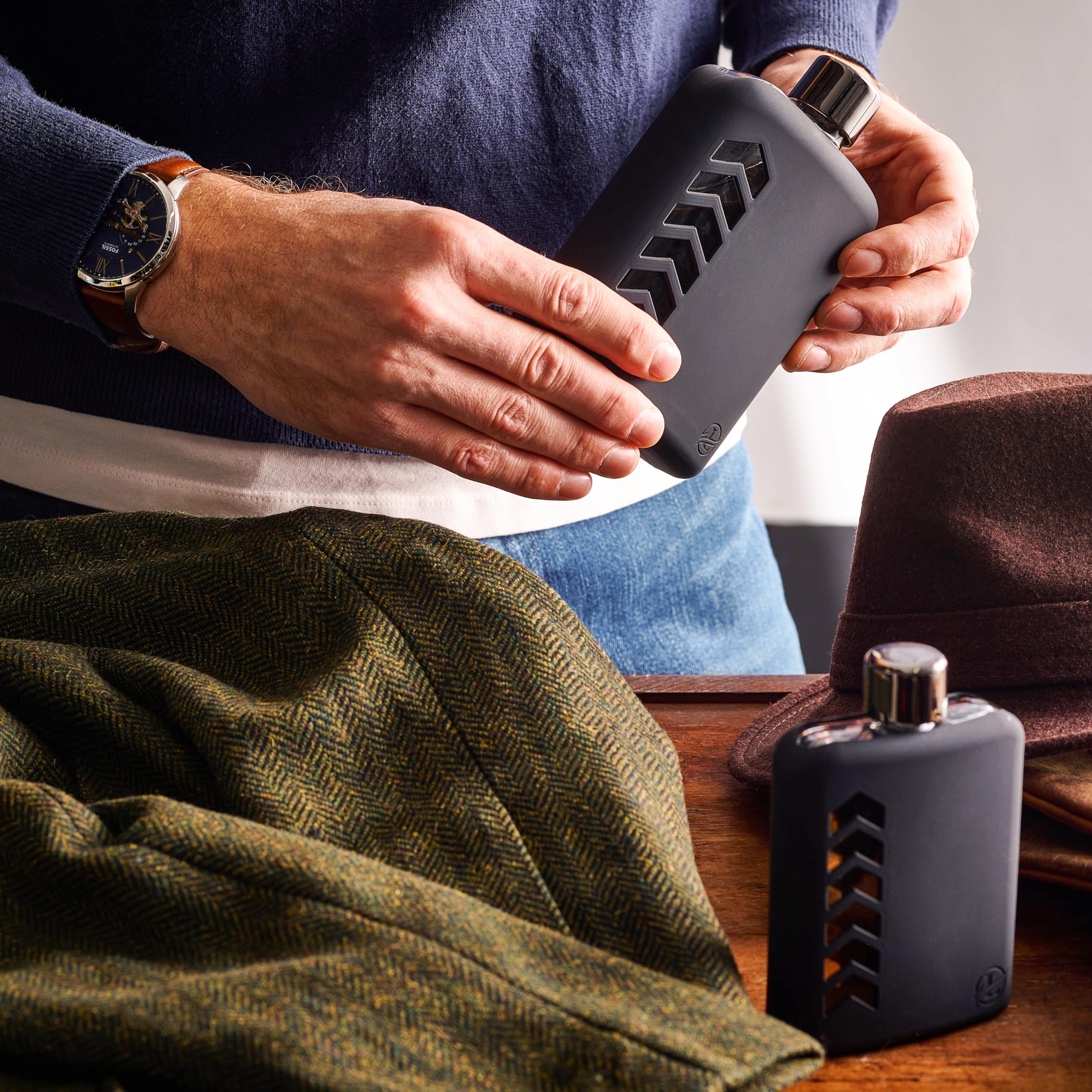 Le’raze protective silicone sleeve guards against drops during use.