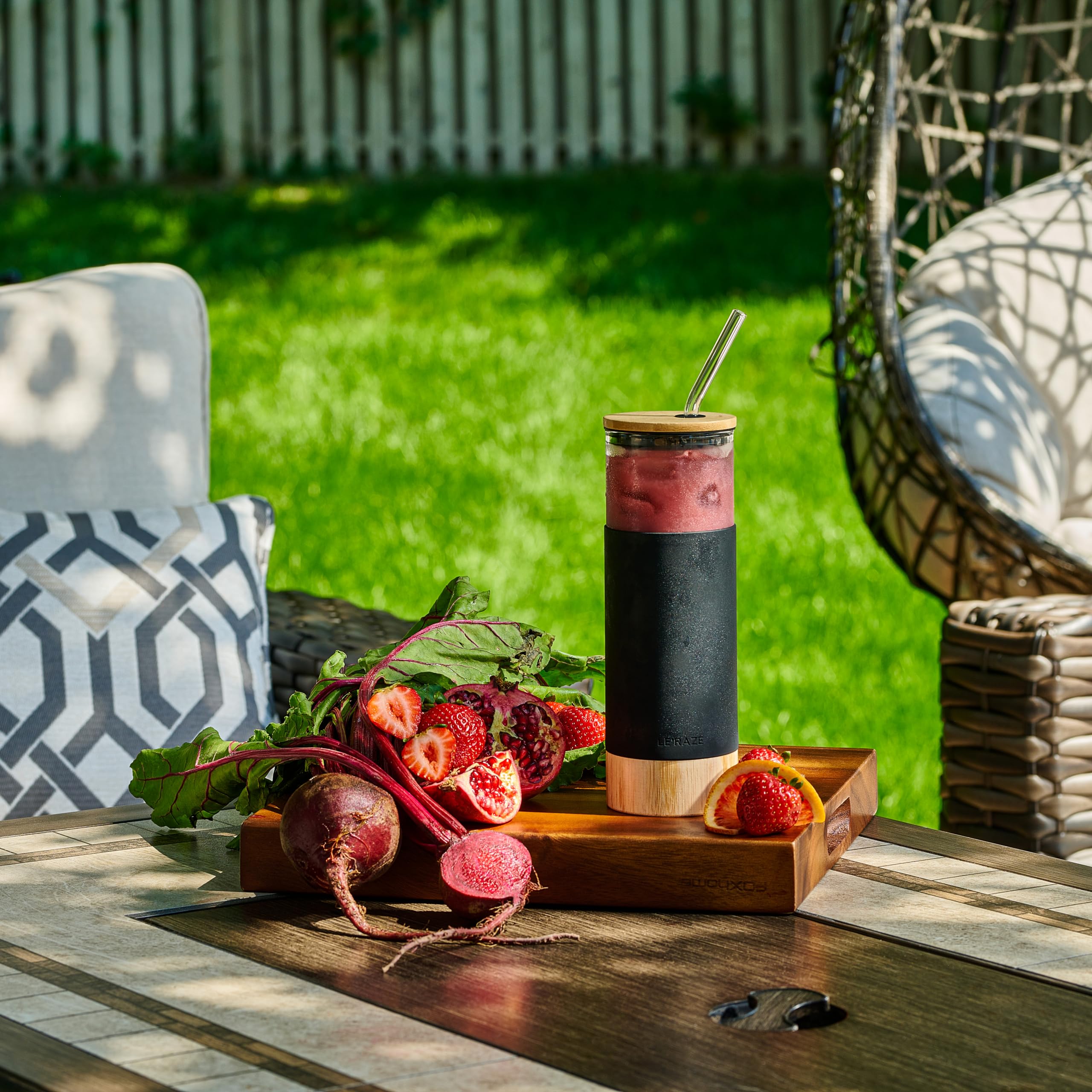 Le'raze reusable glass straw for eco-friendly sipping