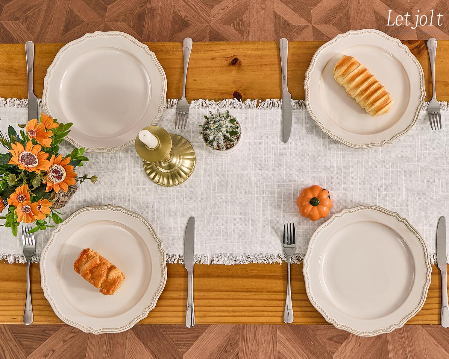 Letjolt table runner highlights exquisite edges for elegant occasions.