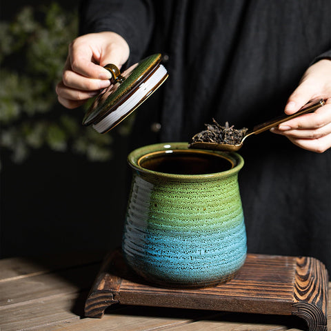LGQ versatile jar ideal for coffee, tea, flour, or nuts.