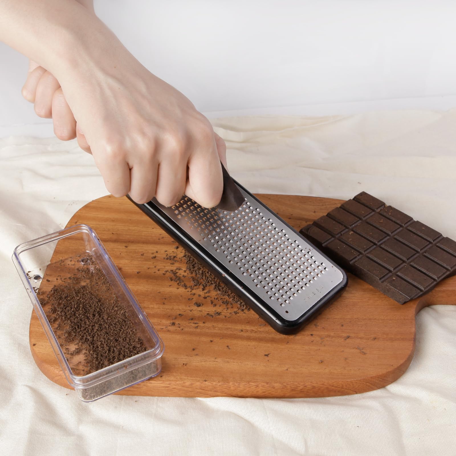 LHS Dishwasher-safe design simplifies cleanup after cooking.